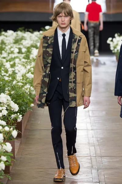 Look 22